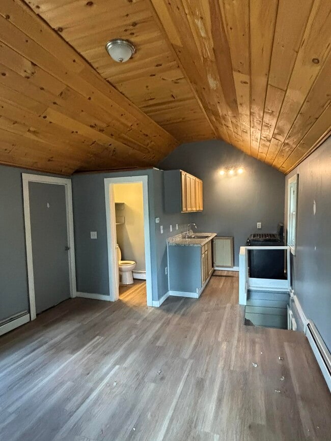 Building Photo - 36 Maple Trl