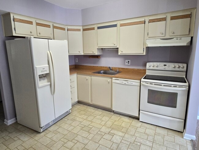 Kitchen - 3 Mullingar Ct