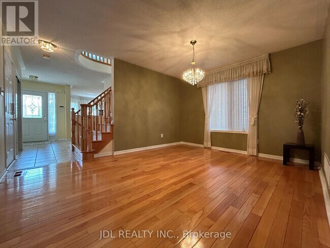 Building Photo - 14 Redbud St