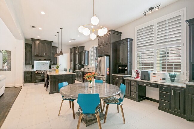 Foto del edificio - 7721 Shackelford Dr