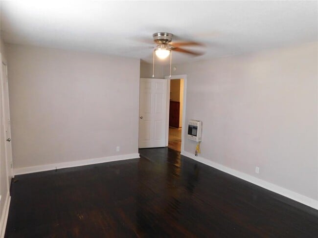 Building Photo - 1602 E Nall St