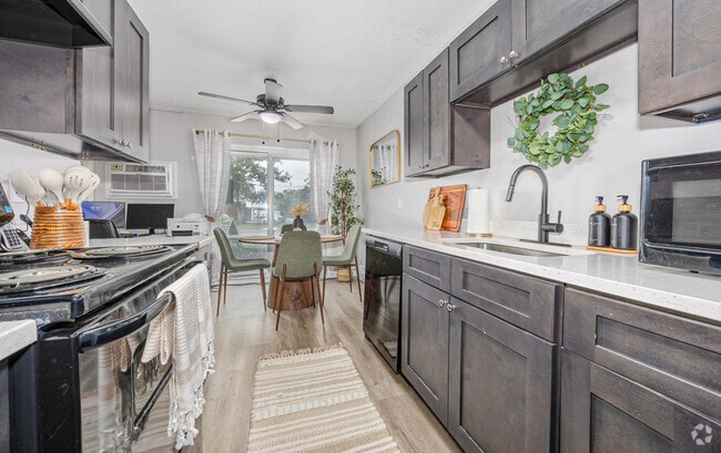 Building Photo - Heather Glen Townhomes