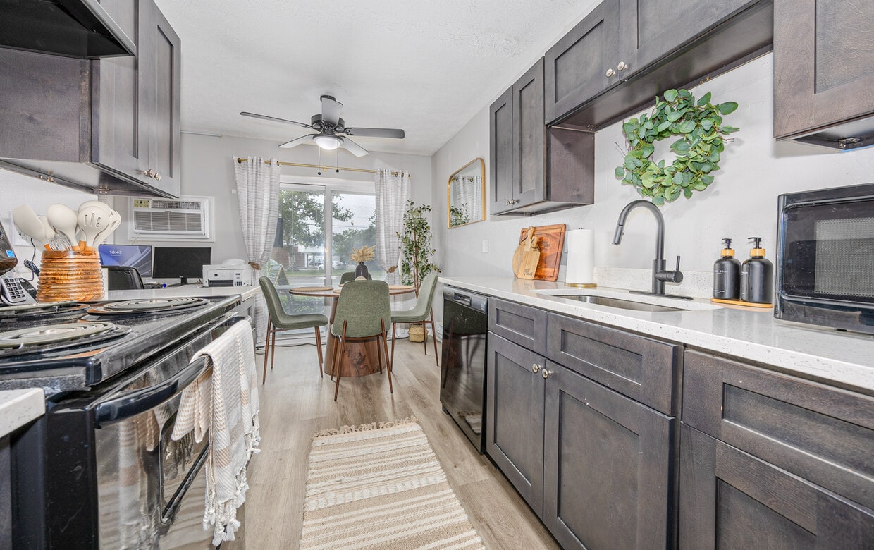 Primary Photo - Heather Glen Townhomes