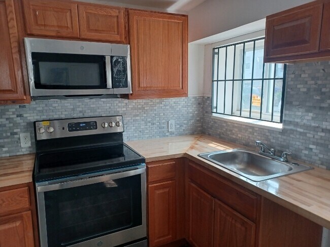 Foto del edificio - 5800 Stockton Rd