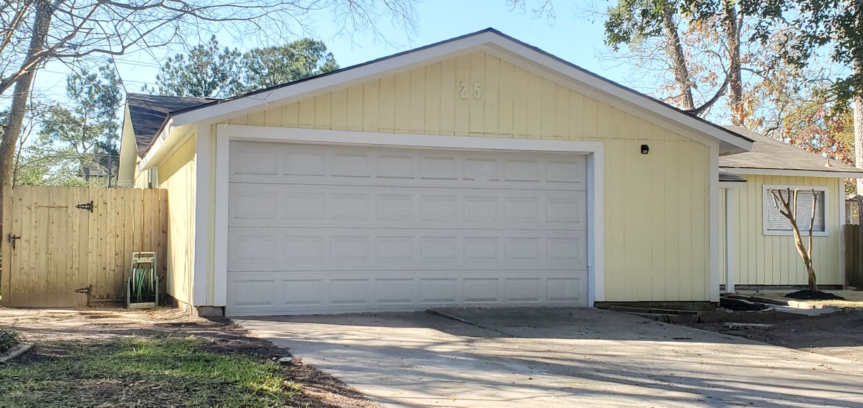 Primary Photo - 25 Gambrel Oak Pl