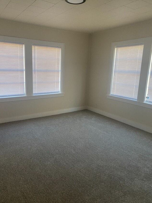 Primary Photo - 3/1.5 Kilgore ISD Fenced Yard Pet Friendly