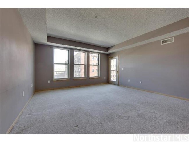 Building Photo - 515 N 1st St