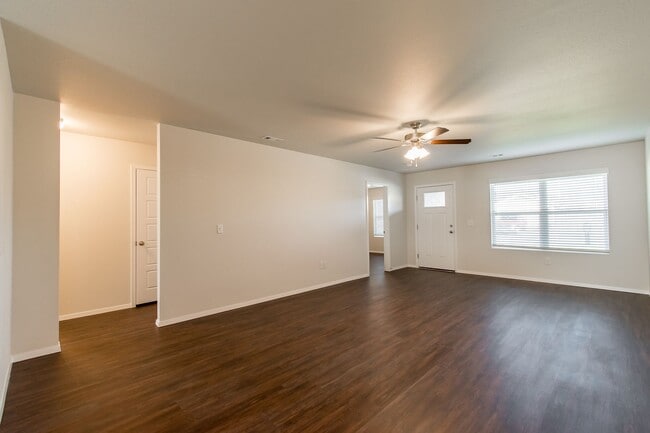 Building Photo - Band New 4 Bedroom Home in Lincoln!