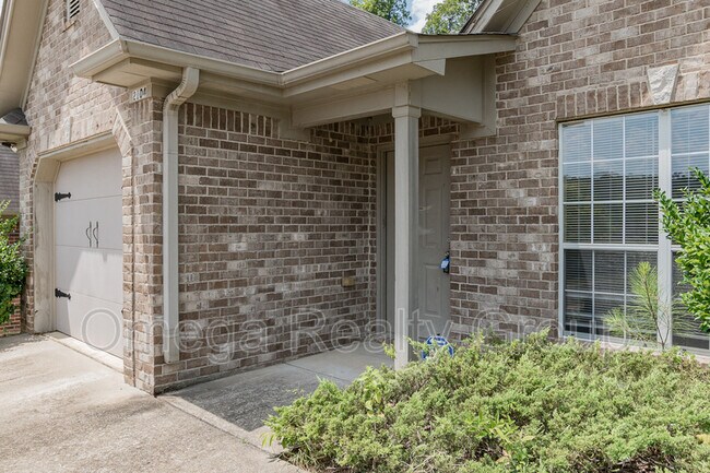 Foto del edificio - 2104 Willow Glenn Dr