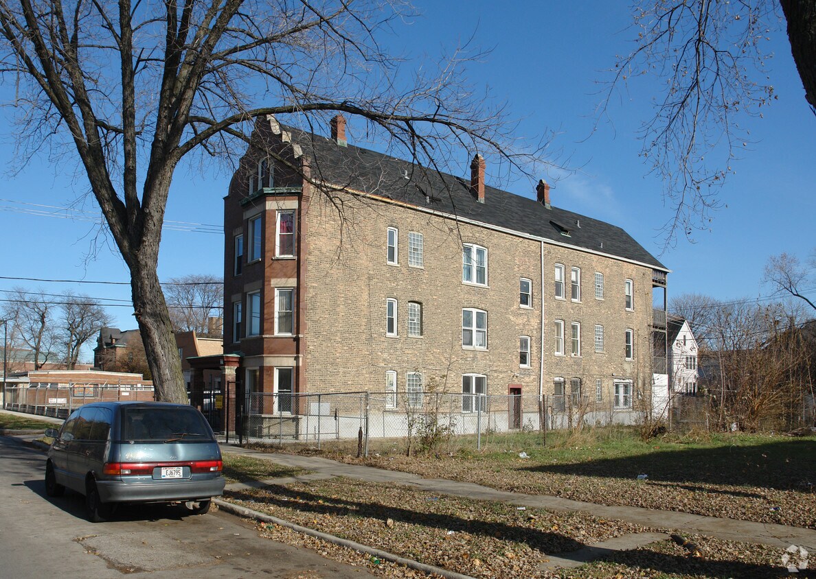 Building Photo - 5115 S Laflin St