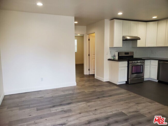 Building Photo - 2806 S Bronson Ave