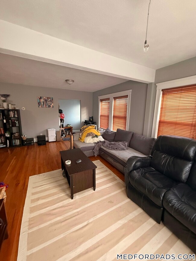 Building Photo - 2 Goldsmith Ave