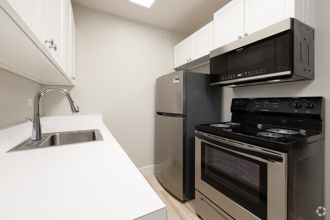 1BR, 1BA - 520SF - Kitchen - Mountain Manor