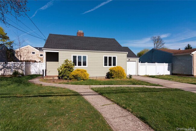 Foto del edificio - 22 Carman Blvd