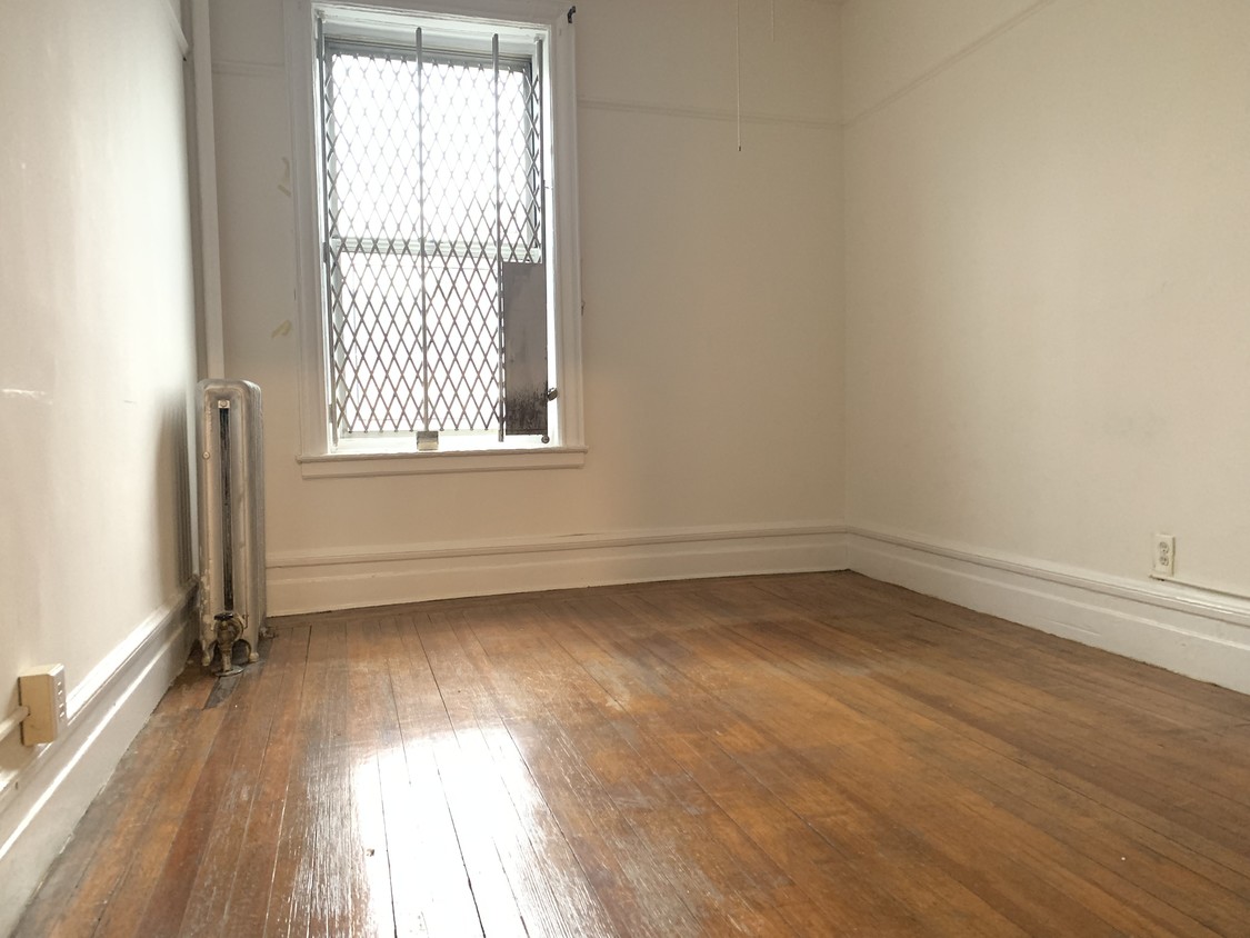 Primary Photo - 163 W 231st St