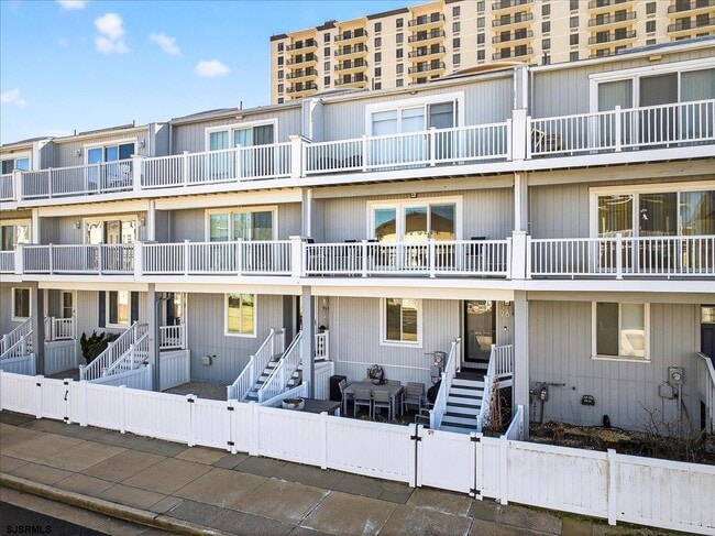 Building Photo - 9616 Pacific Ave