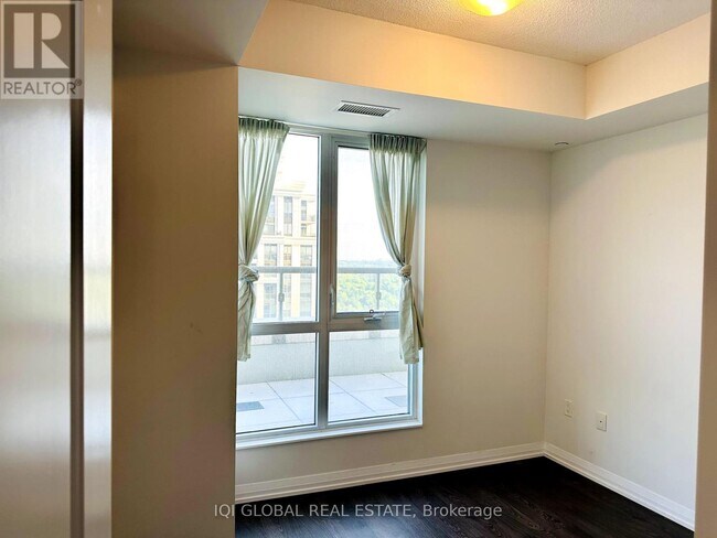 Photo du bâtiment - 9560-9560 Markham Rd