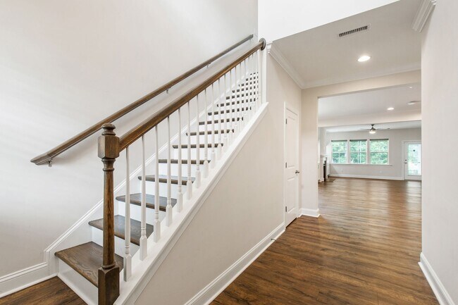 Foto del edificio - Live Beautifully in This Upgraded 4-Bedroom Home in Apex!