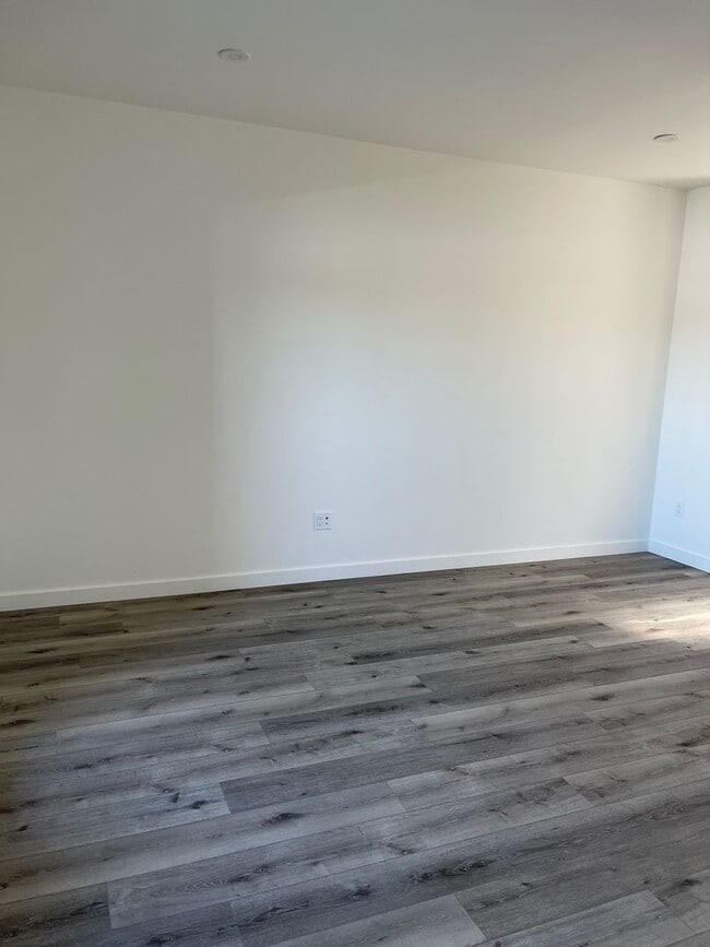 Building Photo - NEW! 2 Bedroom on campus! First Month Free!!