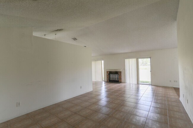 Foto del edificio - 512 White River Dr