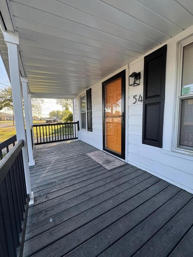 Foto del edificio - 54 E Sylvania Ave