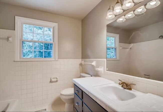 Building Photo - 608 Huntington Ridge Dr