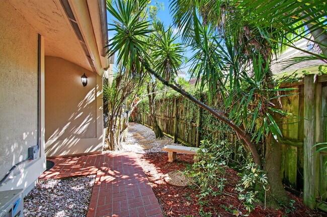 Foto del edificio - 7745 Stanway Pl