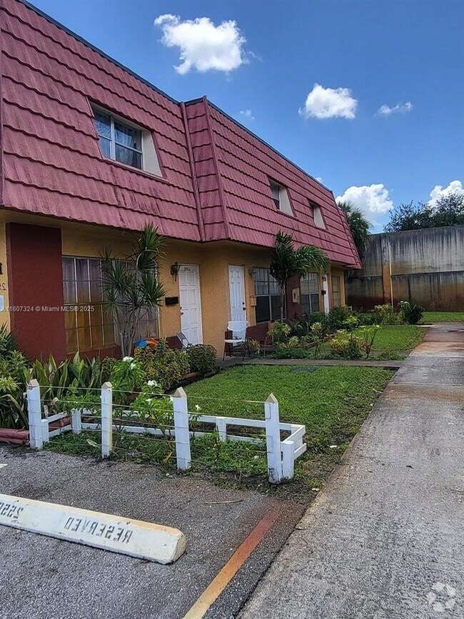 Building Photo - 2500 NW 52nd Ave