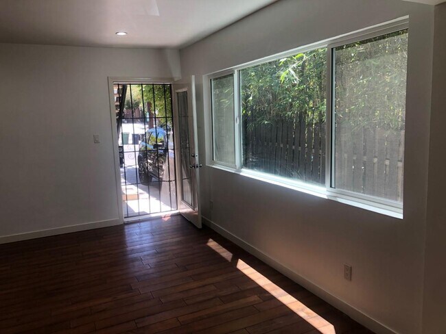 Foto del edificio - 955 Hyperion Ave