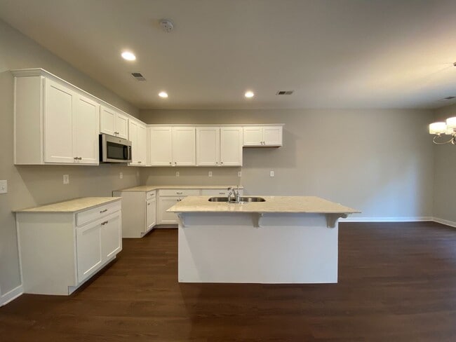 Foto del edificio - 4 Bedroom Home for Rent in Pinson, AL! Available NOW!