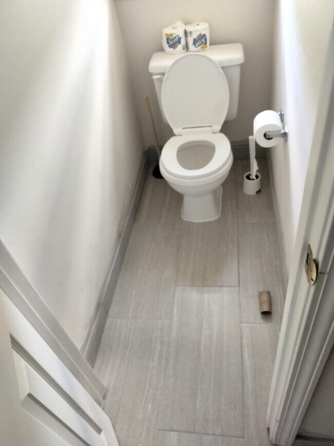 Baños actualizados - 2113 McKenzie Creek Dr