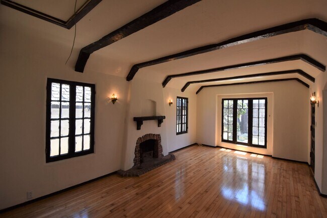 Building Photo - 2906