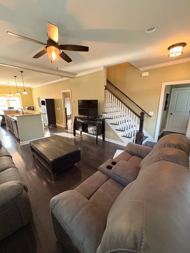 Building Photo - 361 9th Ave N