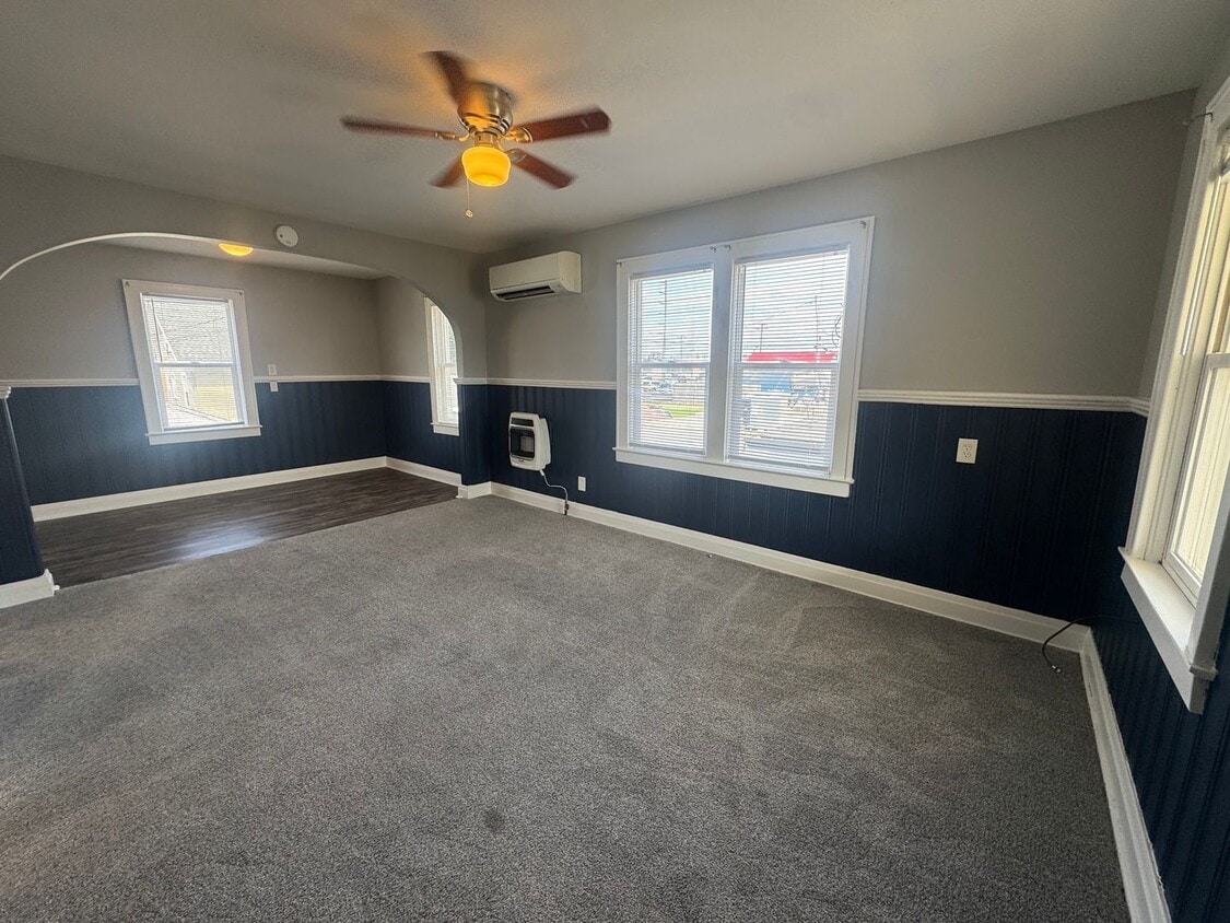 Primary Photo - 1321 Lakeview Dr
