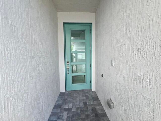 Foto del edificio - 8641 Antarus Dr
