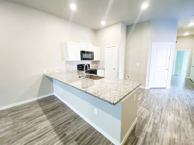 Building Photo - Adorable, 3/2/1 duplex in North Lubbock!