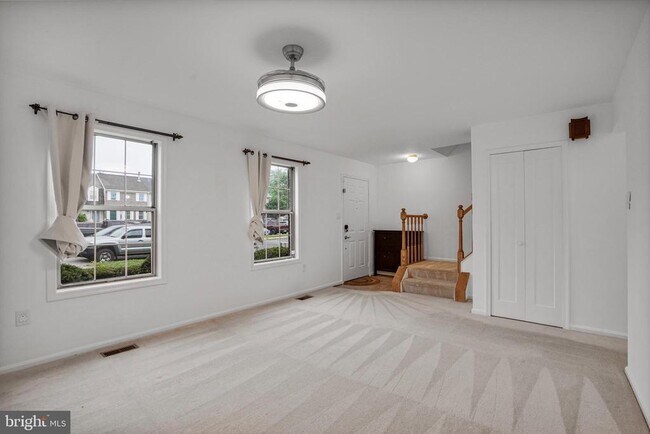 Foto del edificio - 8609 Lamont Ct