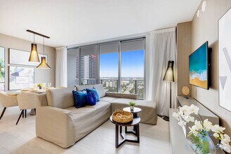 Building Photo - 4010 S Ocean Dr
