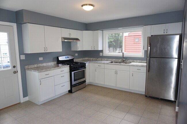 Building Photo - 1701 Lyons Ct
