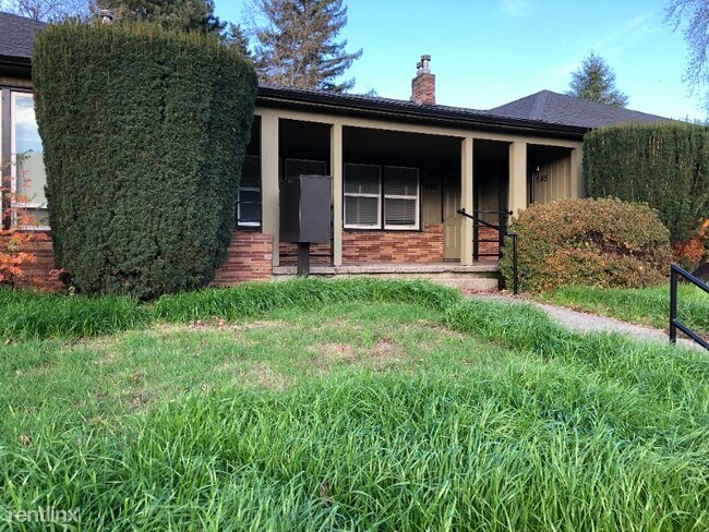 Building Photo - 2 br, 1 bath Townhome - 649 W Powell Blvd