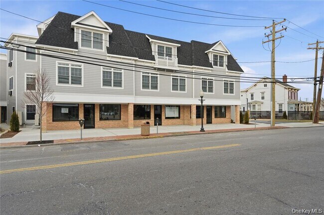 Building Photo - 180 Deer Park Ave