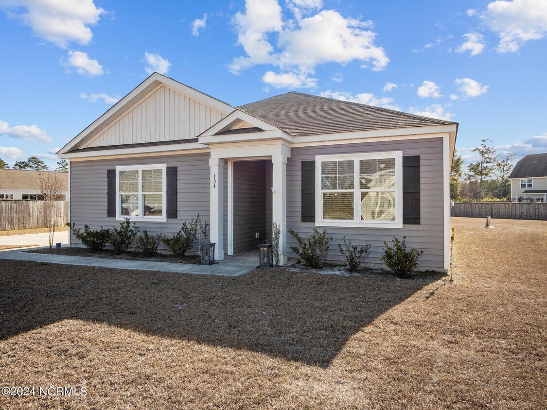 Primary Photo - 104 Tralee Pl