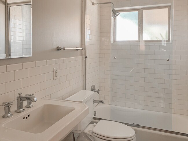bathroom - 708 E Solana Dr