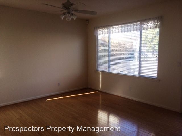 Building Photo - 989 Oak Brook Way