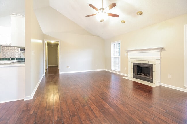 Building Photo - 704 Dunwoody Dr