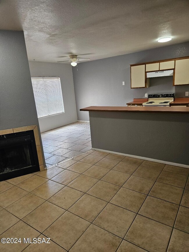 Building Photo - 1693 W Midvale Village Dr