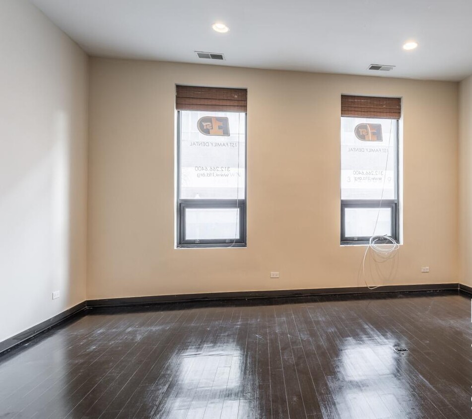 Foto principal - 1 bedroom in Chicago IL 60610