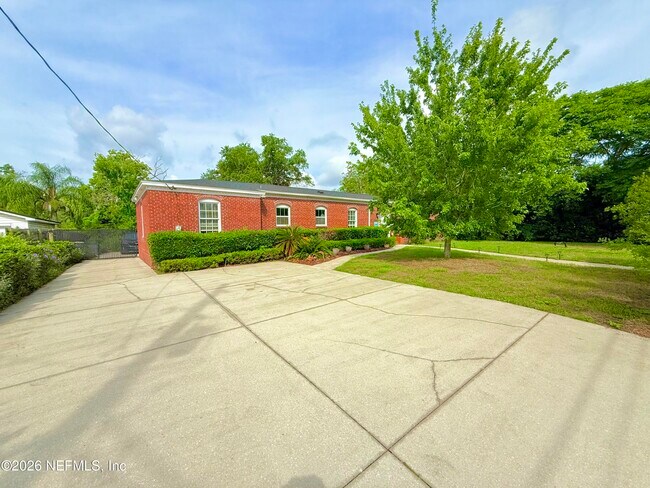 Foto del edificio - 2512 Hendricks Ave