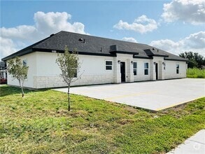 Building Photo - 251 Clearview St