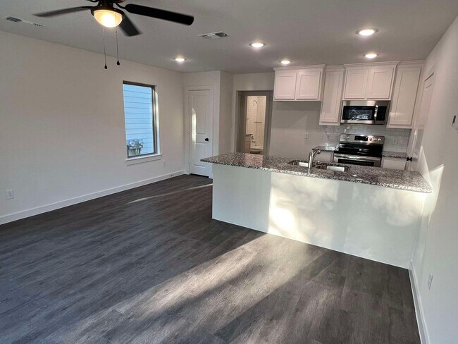 Foto del edificio - 2428-2430 South Fannin Avenue